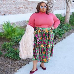 Pretty Little Thing Plus Size Maxi Pleated Skirt